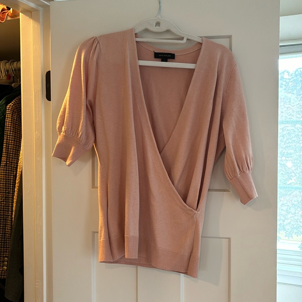 NWOT Ann Taylor light pale dusty pink sz small short sleeve knit blouse